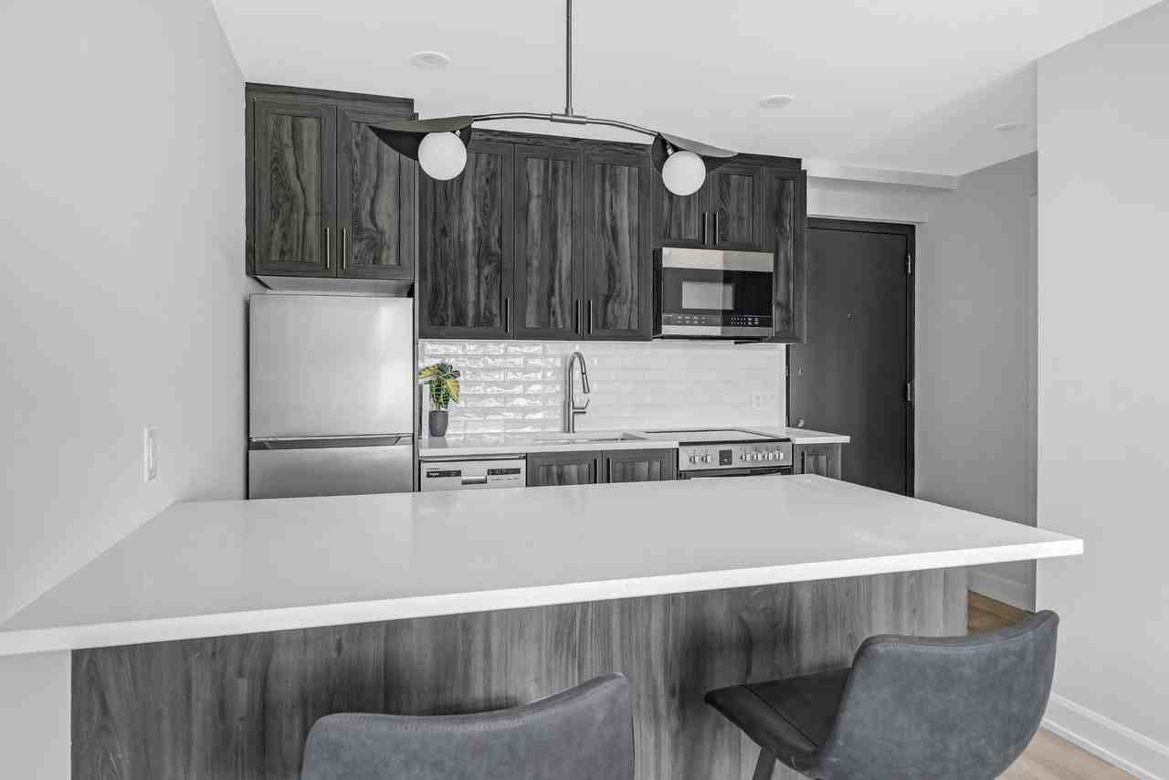 658 Somerset Street West - Photo 5 of 26