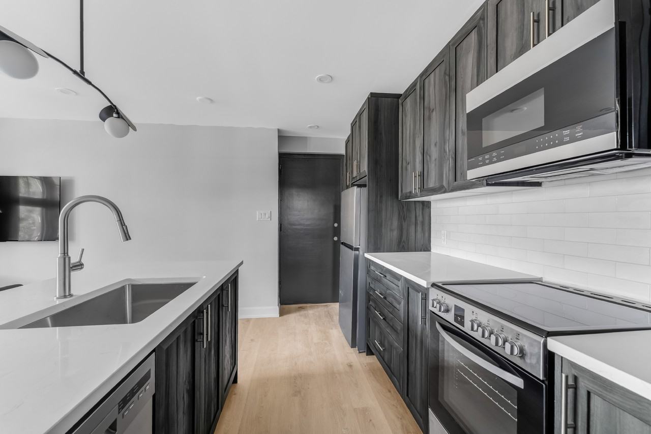658 Somerset Street West - Photo 6 of 26
