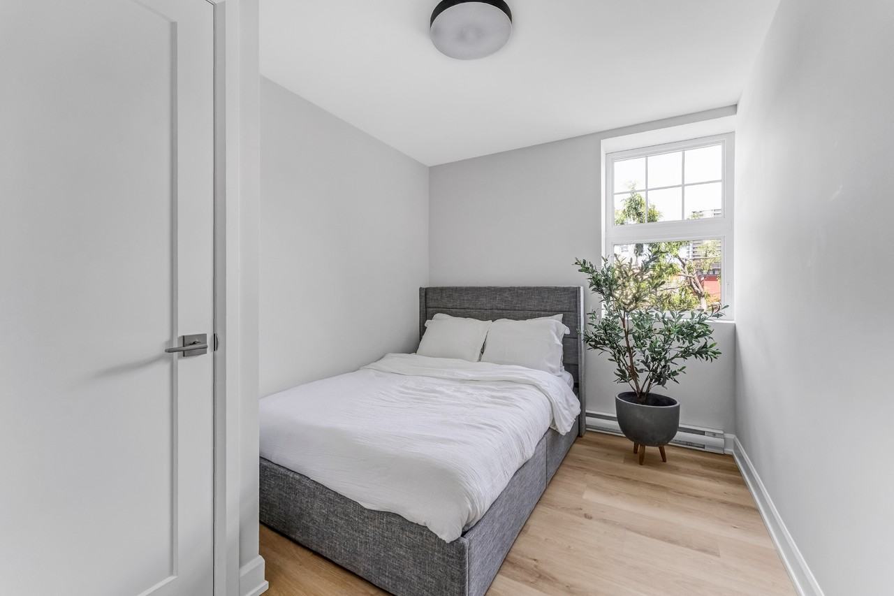 658 Somerset Street West - Photo 5 of 42
