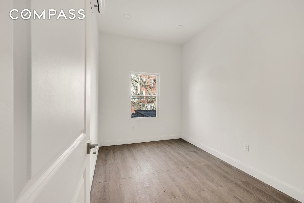 593 Van Buren St #1 - Photo 7 of 11