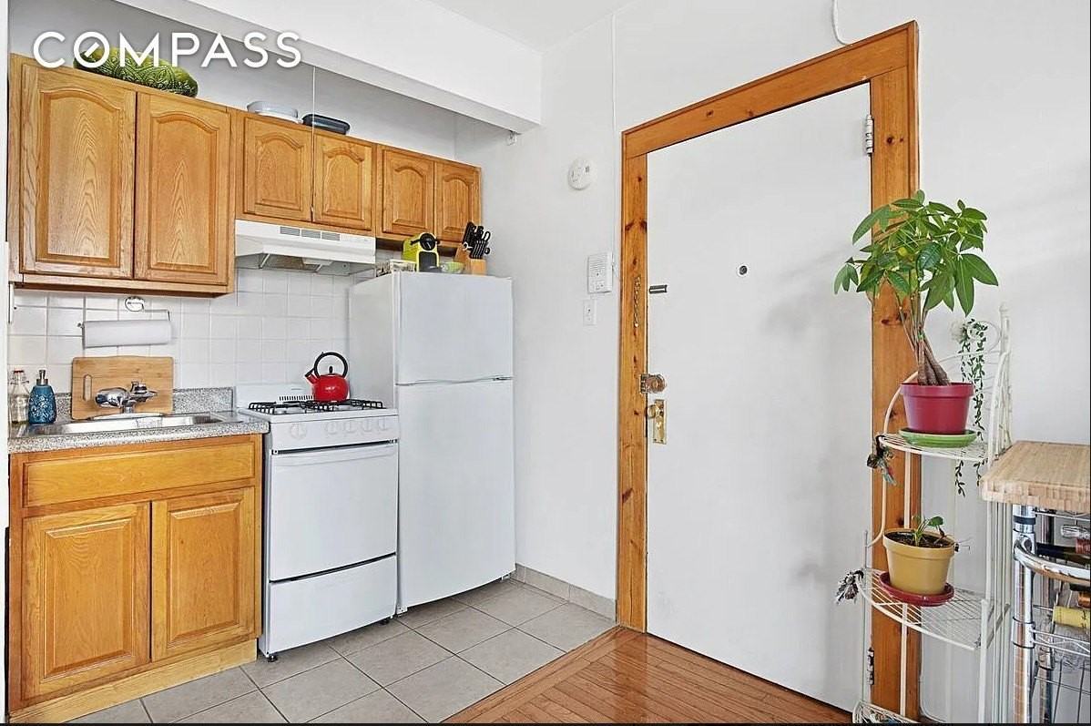 16 Abingdon Sq #3B - Photo 4 of 5