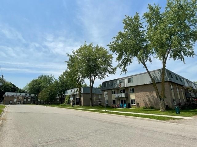 601 Barber Avenue North - Photo 4 of 10