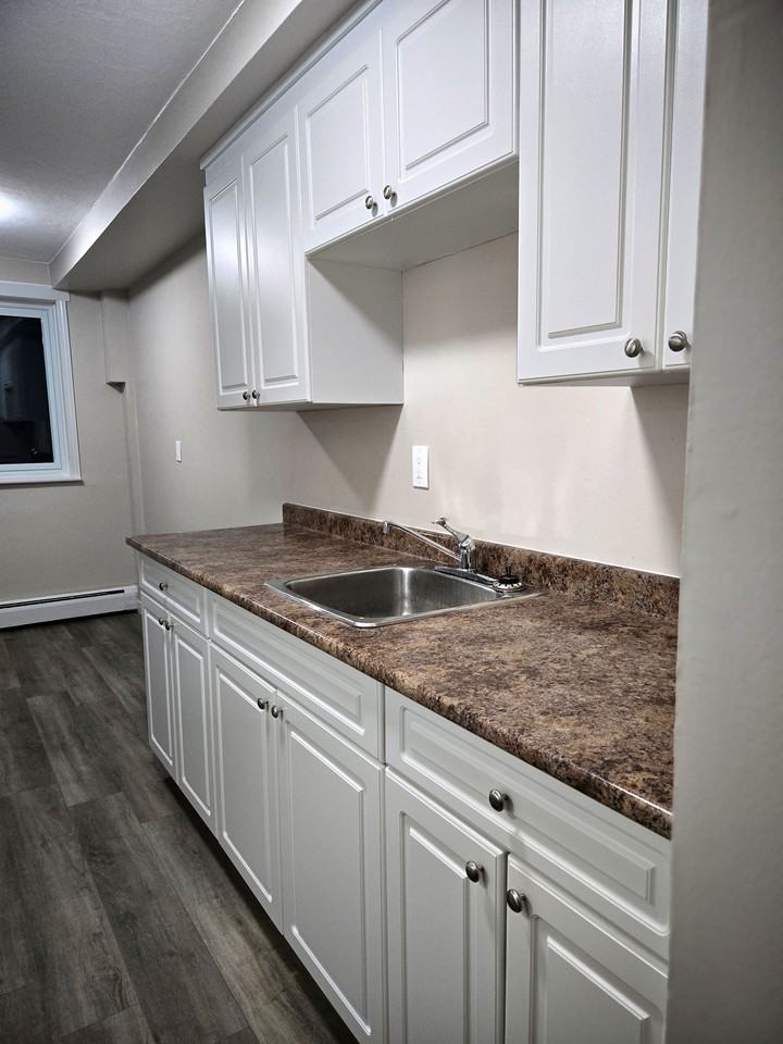 601 Barber Avenue North - Photo 6 of 10