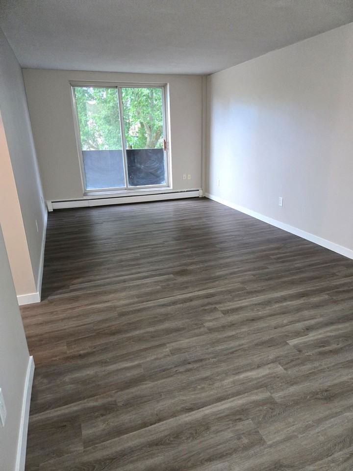 601 Barber Avenue North - Photo 7 of 10