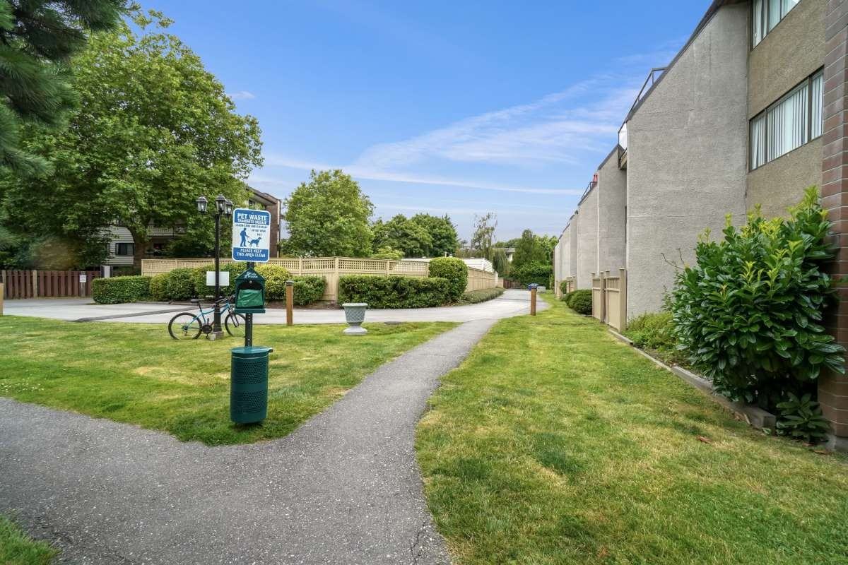 Carlton Park Gardens Apartments - Photo 7 of 9