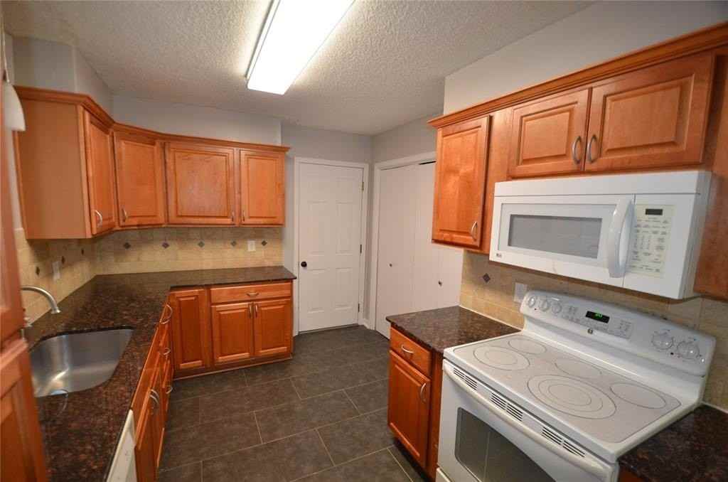 1212 Val Genes Rd - Photo 6 of 39