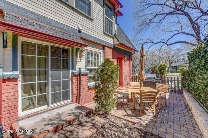 325 325 E Union 'The Townhouse' Street - Photo 6 of 19