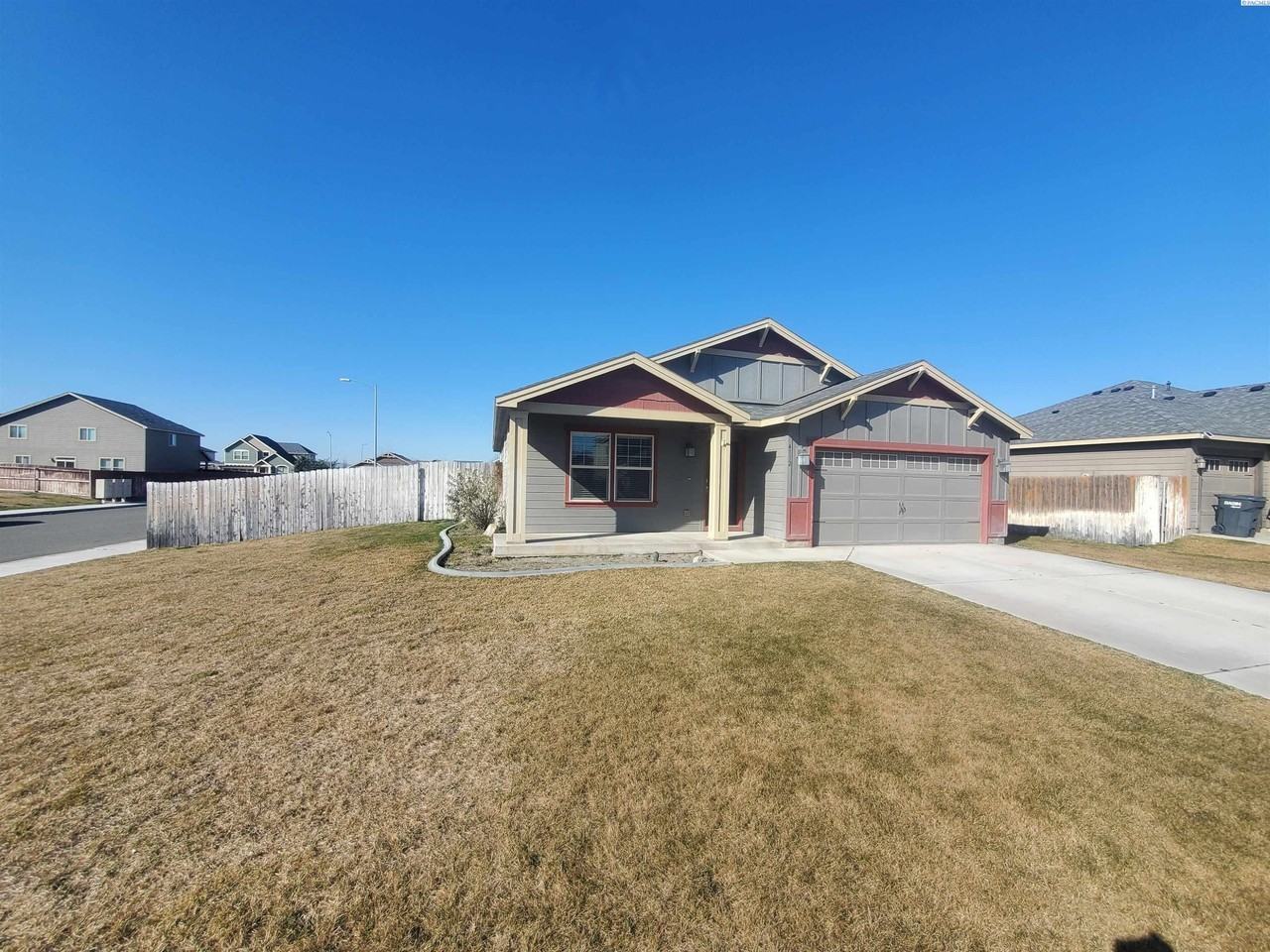 4112 Phoenix Ln - Photo 3 of 17