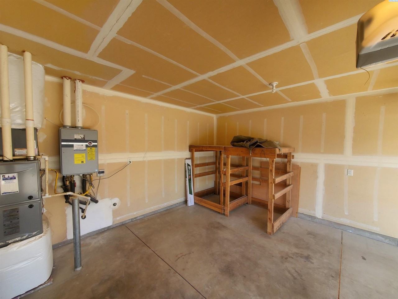 4112 Phoenix Ln - Photo 4 of 17