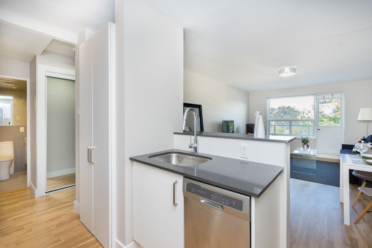 111 Lawton Boulevard - Photo 4 of 50