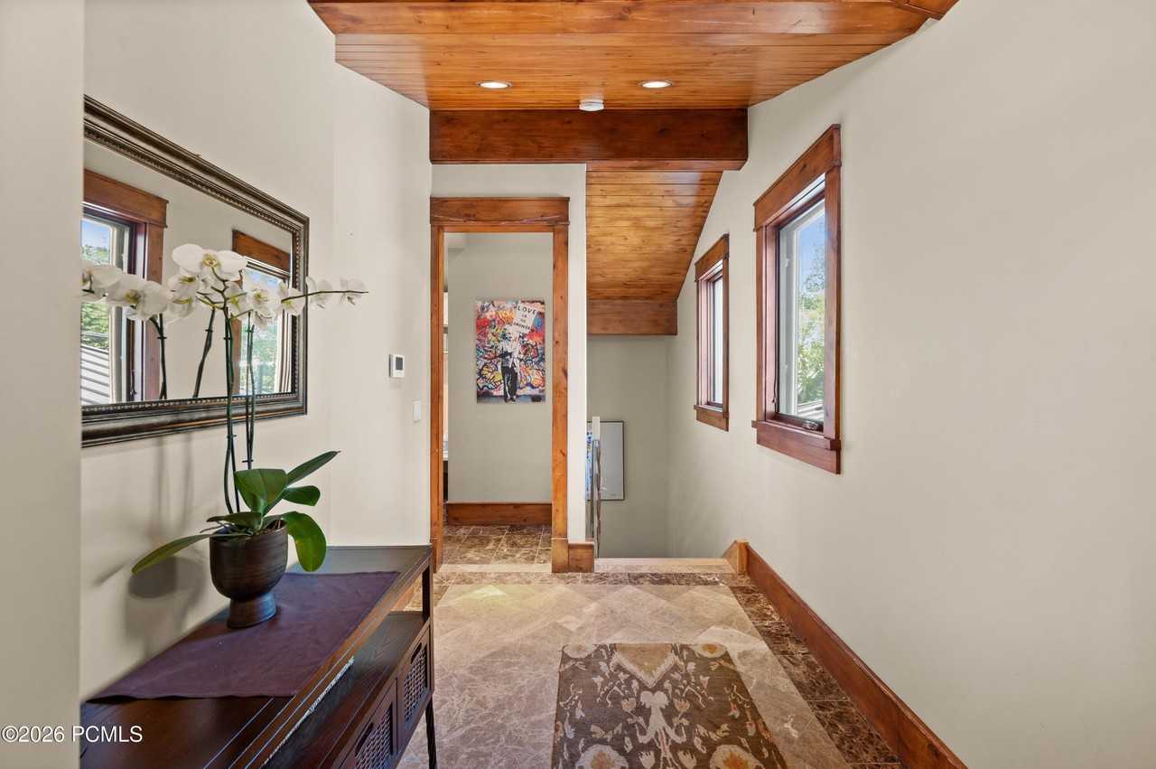 320 Woodside Ave - Photo 3 of 30