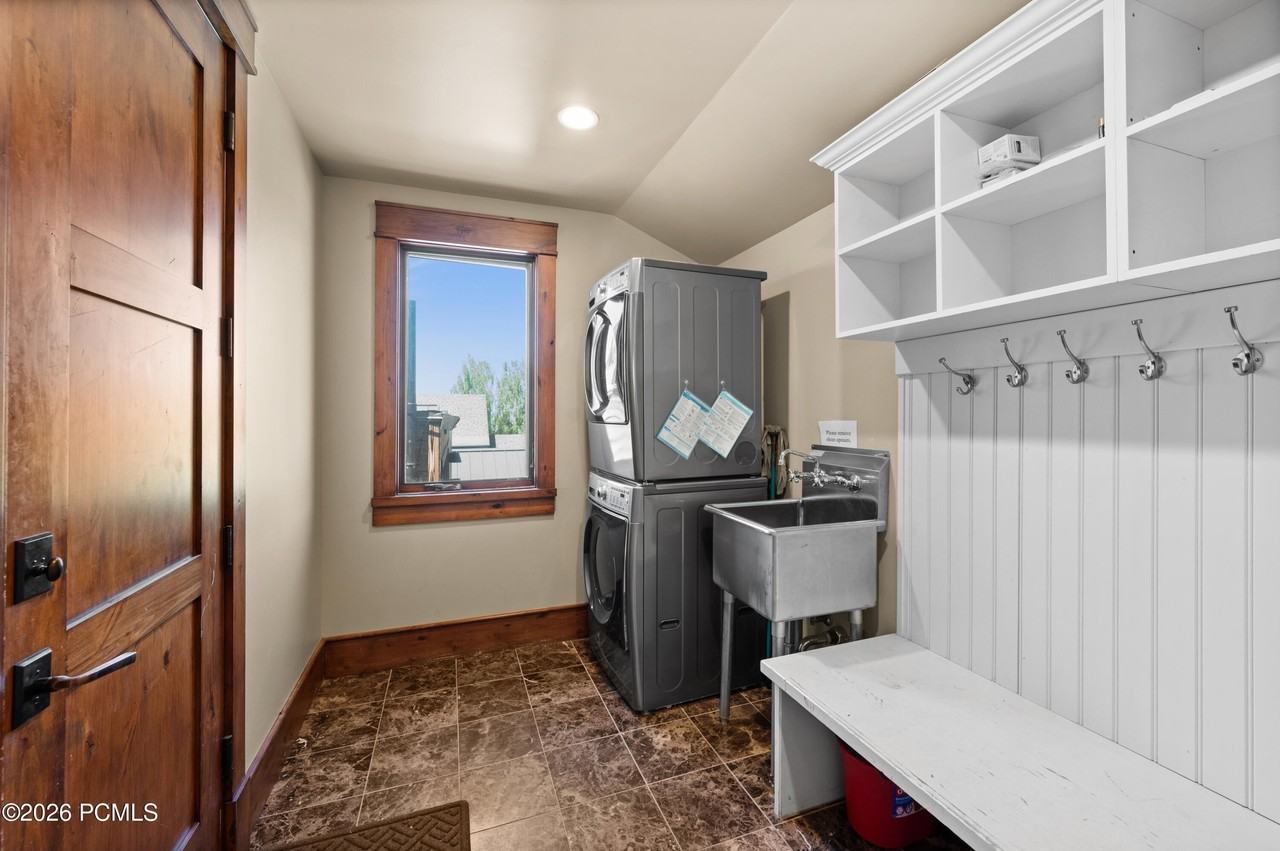 320 Woodside Ave - Photo 4 of 30