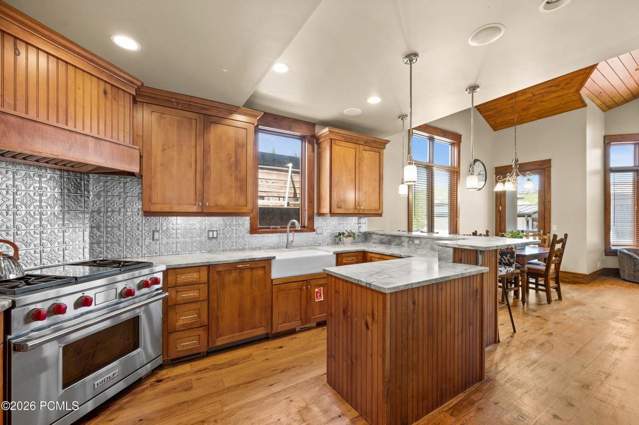 320 Woodside Ave - Photo 6 of 30