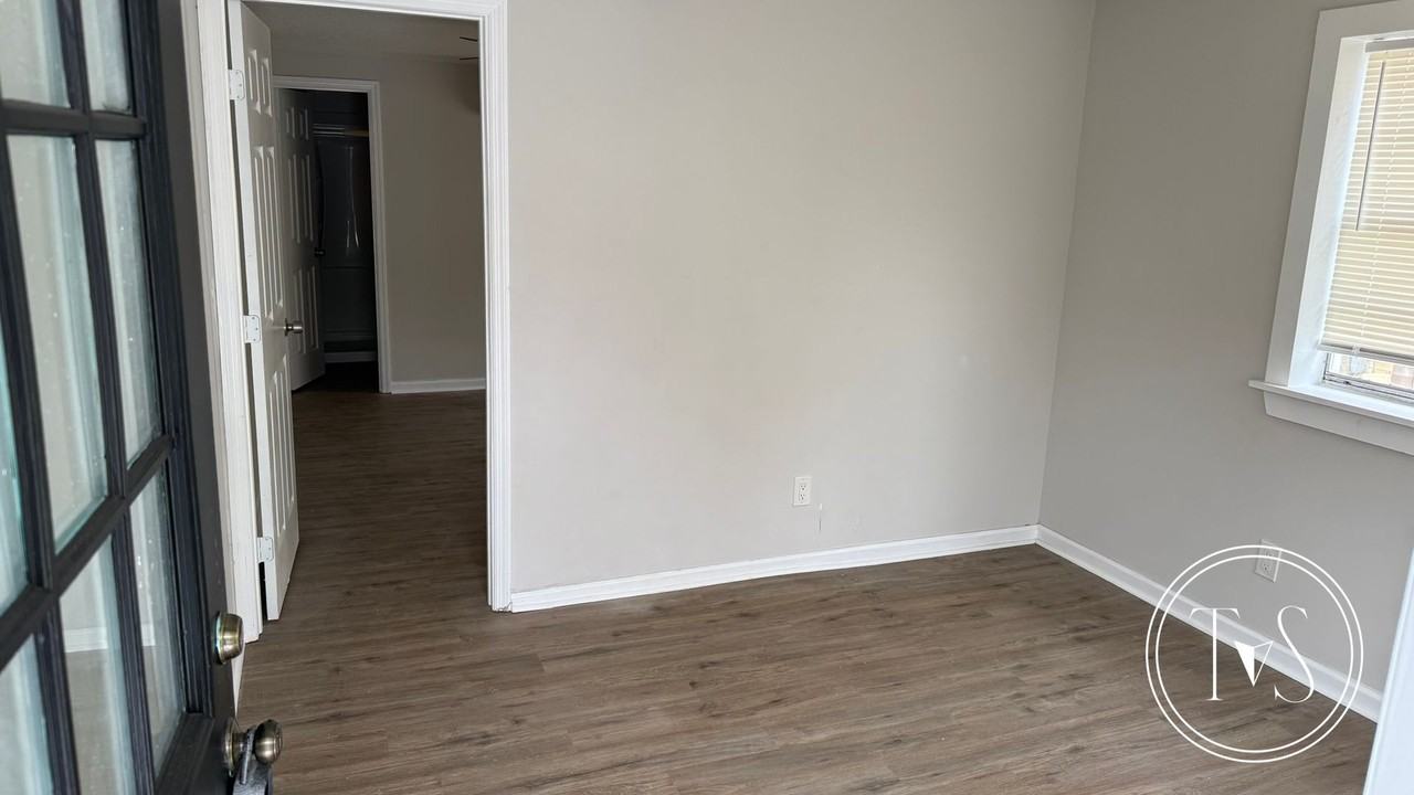 2214 Shell Rd - Photo 5 of 16