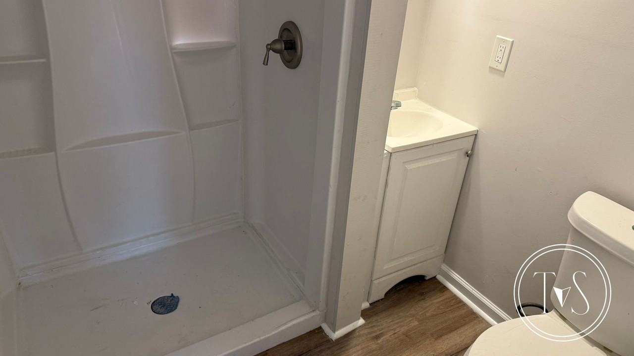 2214 Shell Rd - Photo 6 of 16