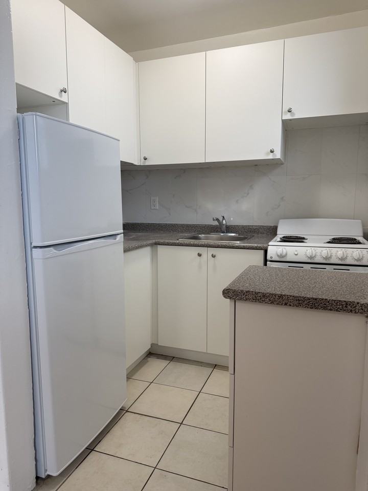 433-435 Sherbourne Street-Warrington Apartments - Photo 3 of 9