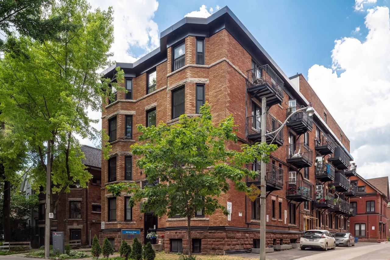 160 Huron Street - Photo 2 of 11