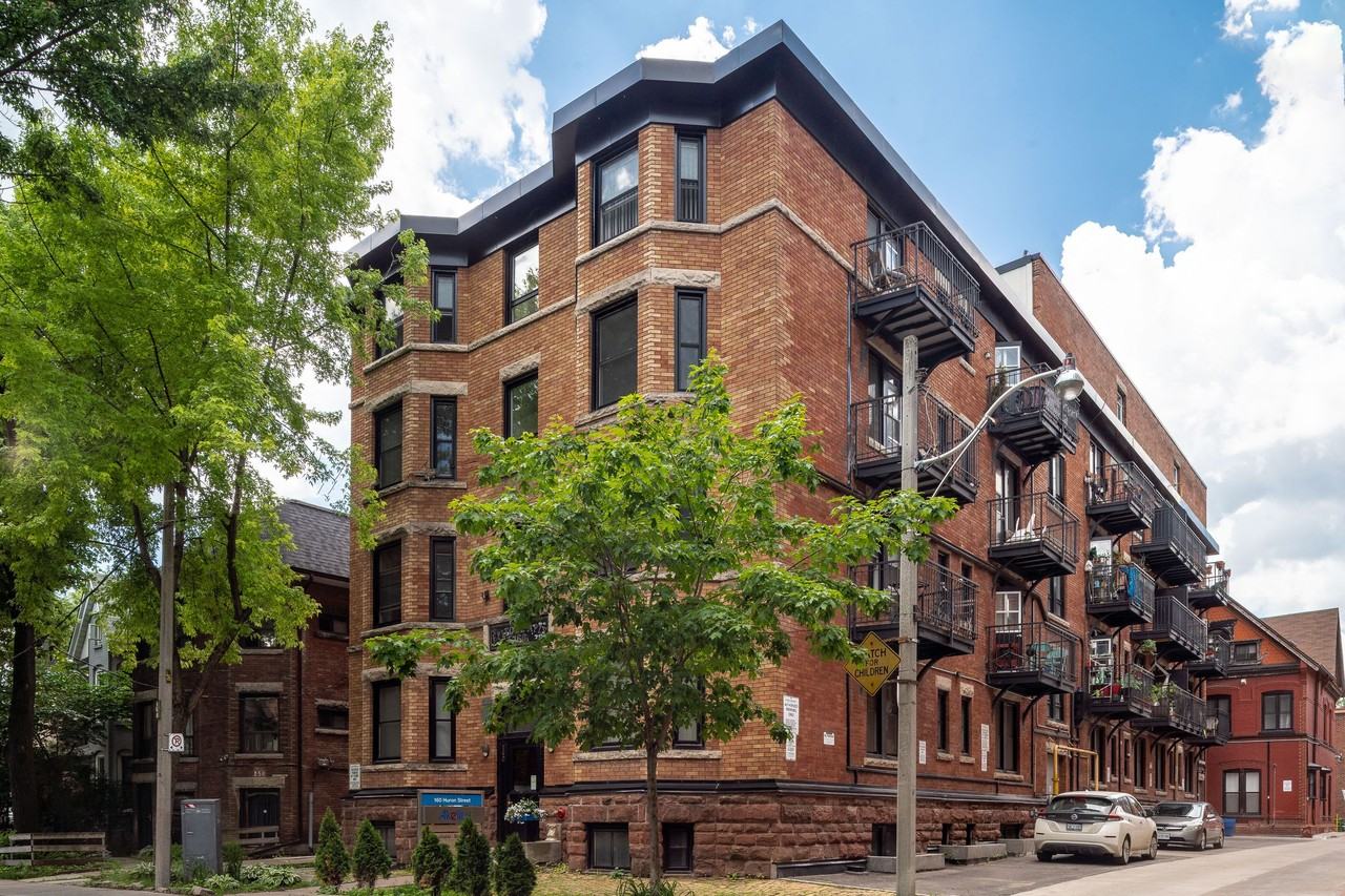 160 Huron Street - Photo 2 of 12