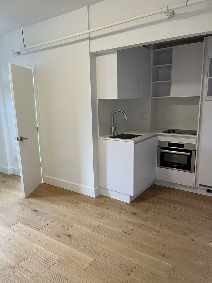 160 Huron Street - Photo 2 of 11