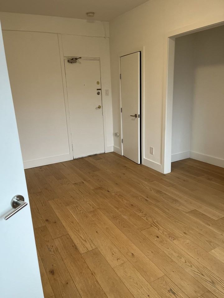 160 Huron Street - Photo 3 of 11