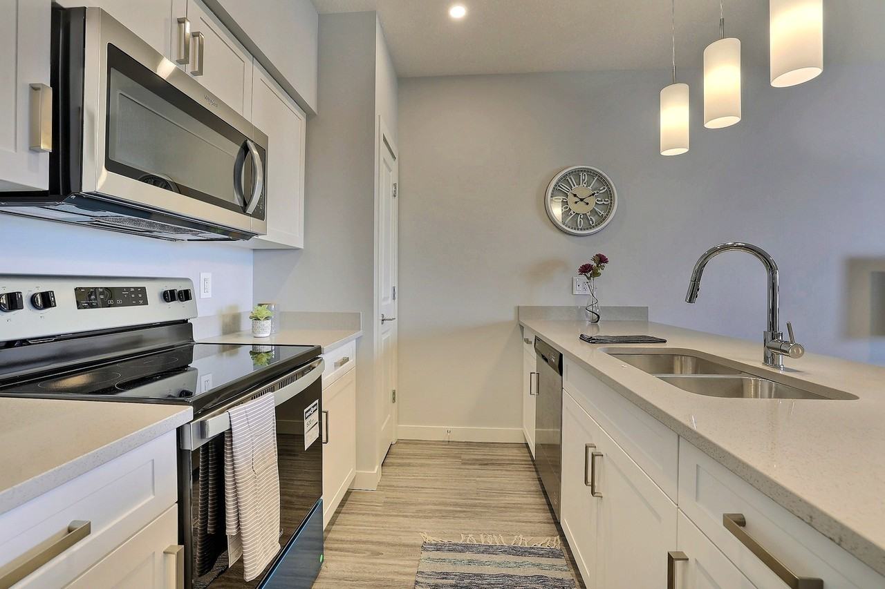 Green Brooks Townhomes - Photo 3 of 50