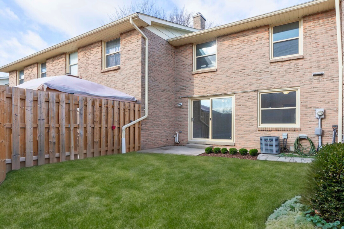 Blackacres Blvd Townhomes - Photo 6 of 16