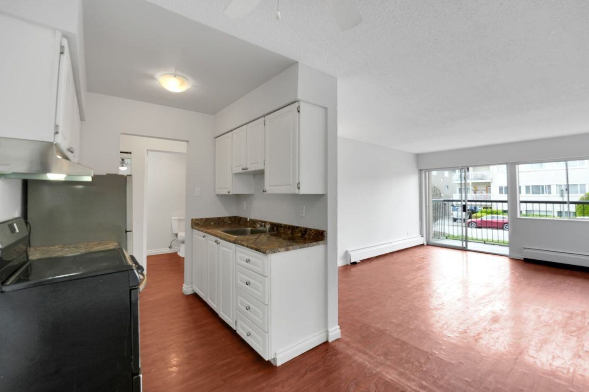 Colonial House Apartments - Photo 4 of 12