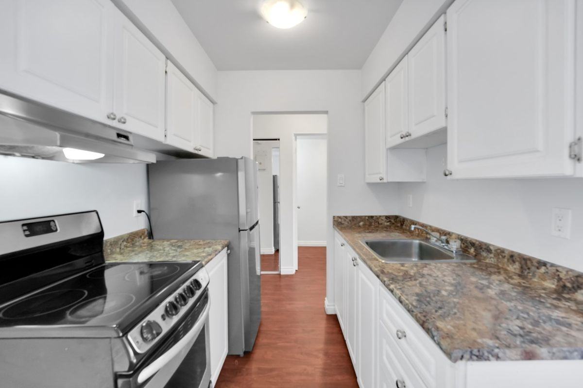 Colonial House Apartments - Photo 6 of 12