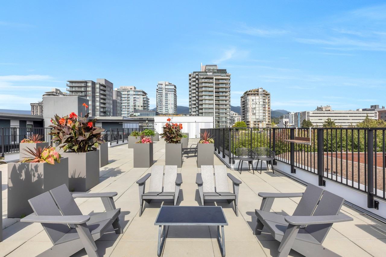 Victoria - 127 E 12th St - Photo 5 of 26