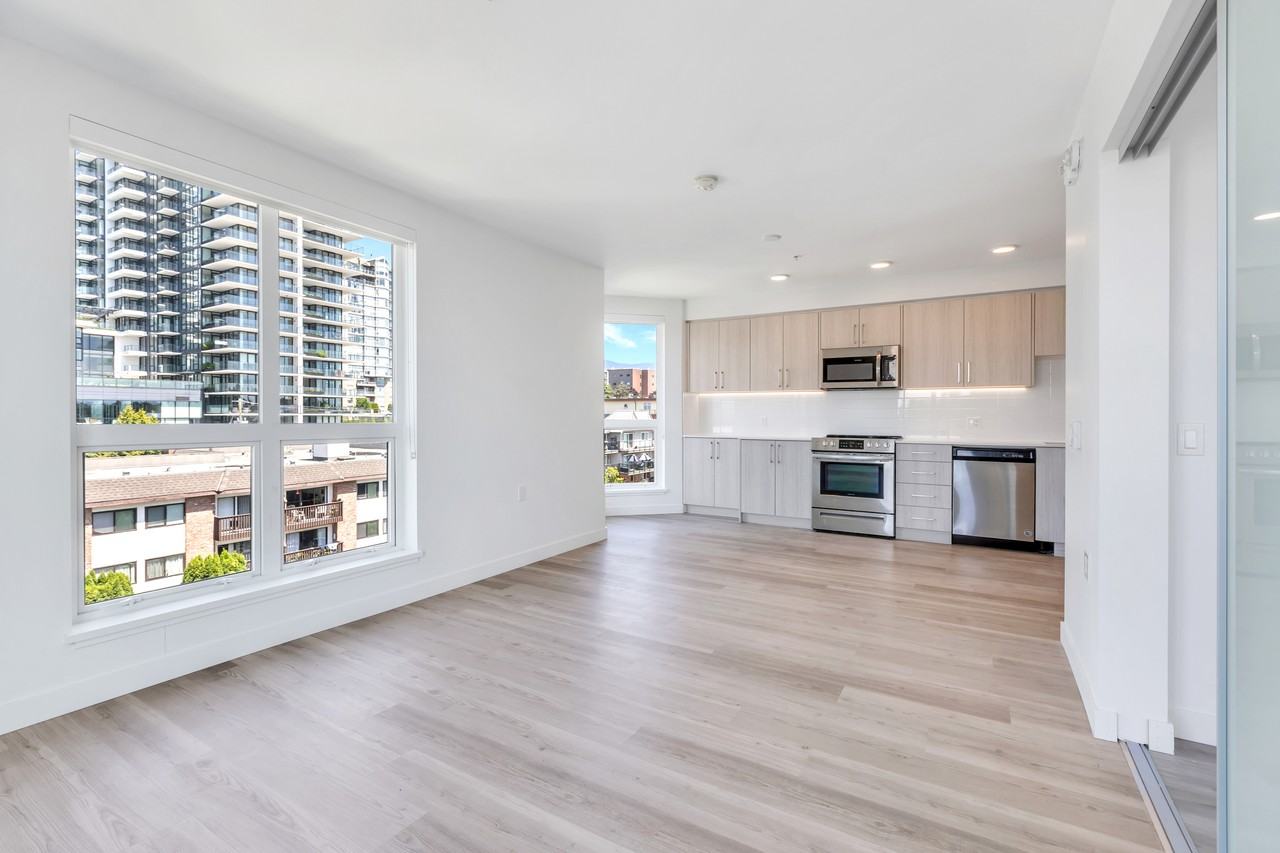 Victoria - 127 E 12th St - Photo 7 of 26