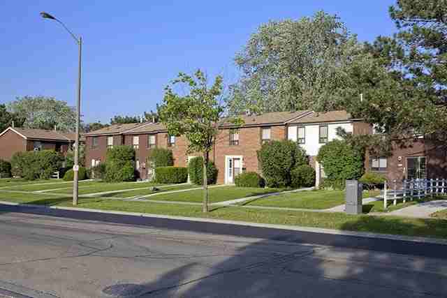 Balmoral Townhomes - Photo 7 of 12