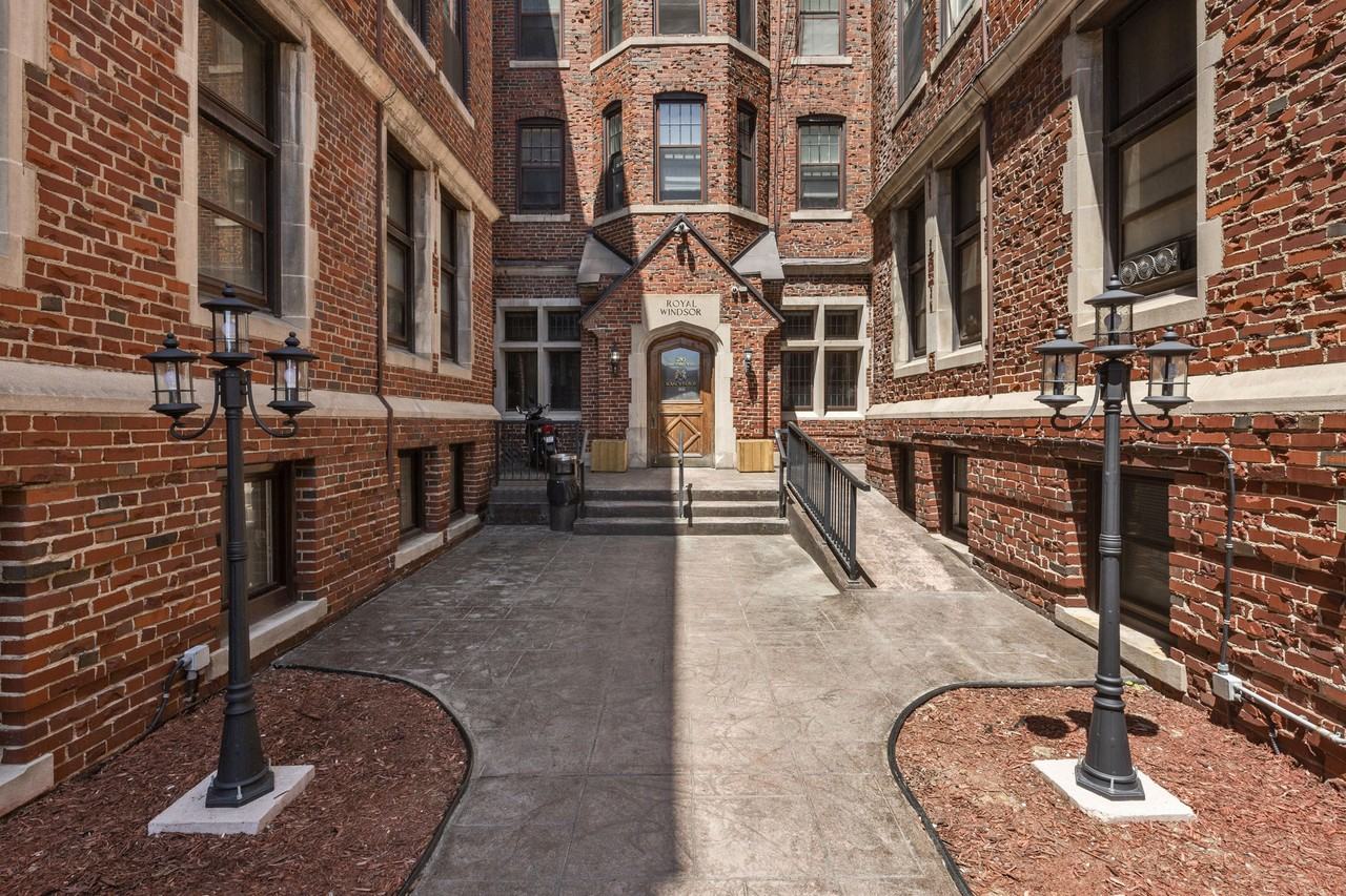 280 Park Street West - Photo 3 of 5