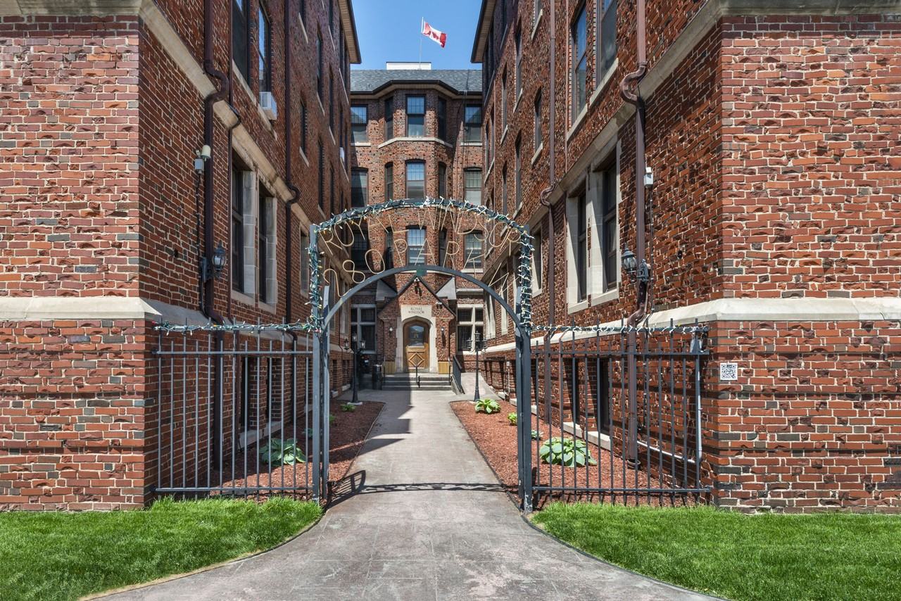 280 Park Street West - Photo 4 of 5