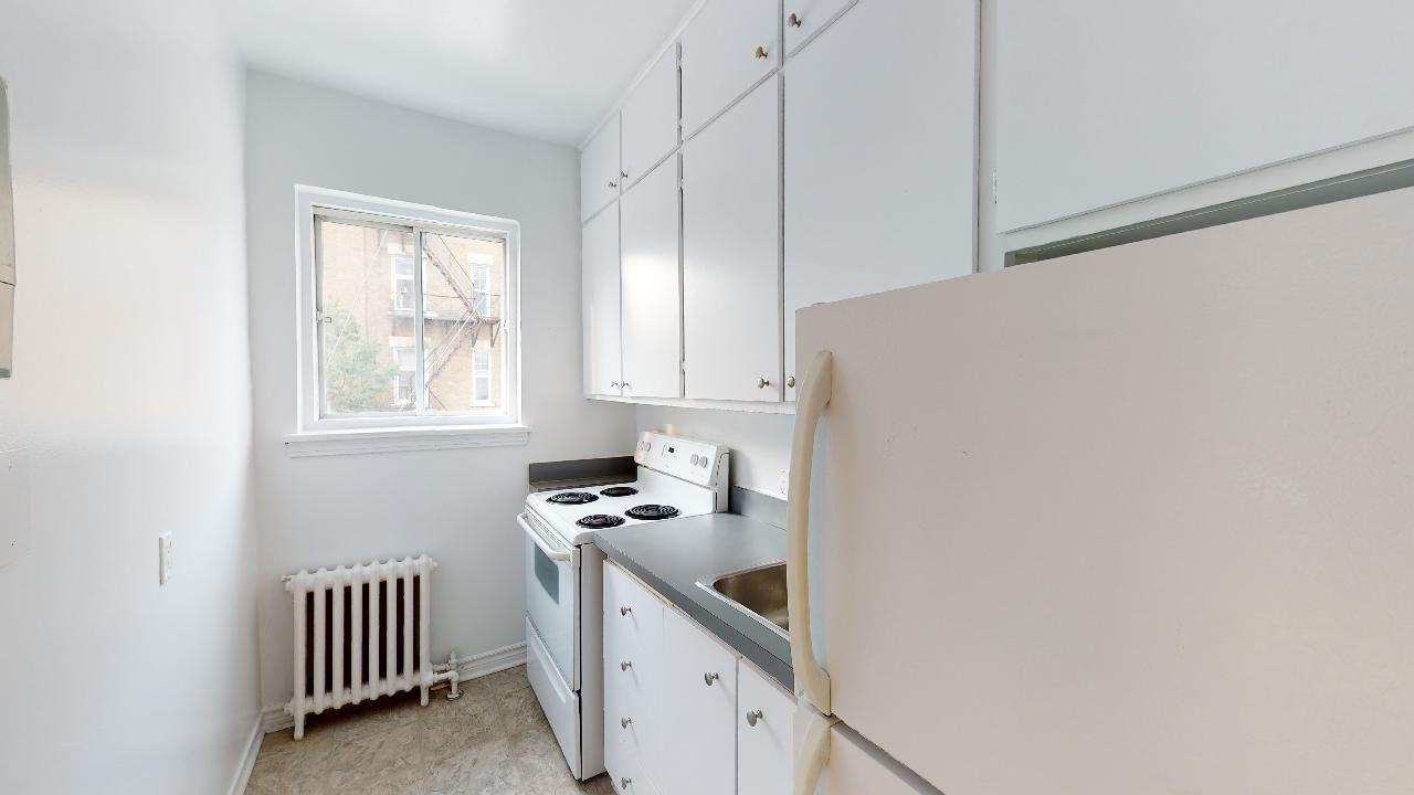 425 Elgin - Photo 2 of 20