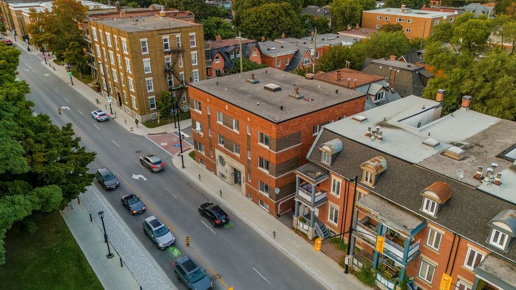 425 Elgin - Photo 7 of 20