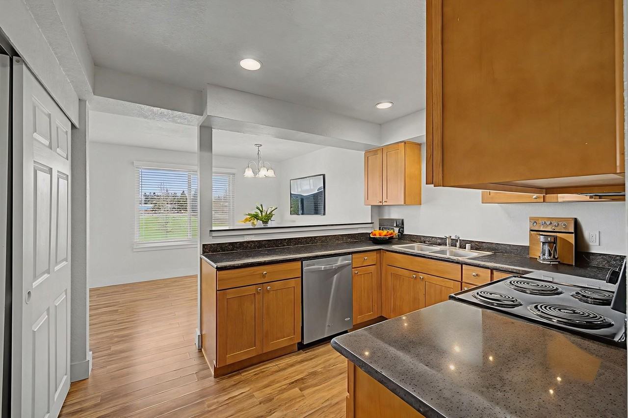 Highline 22 - Photo 2 of 21