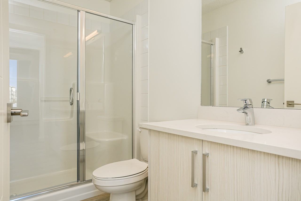 Solis at Giroux - Photo 5 of 50