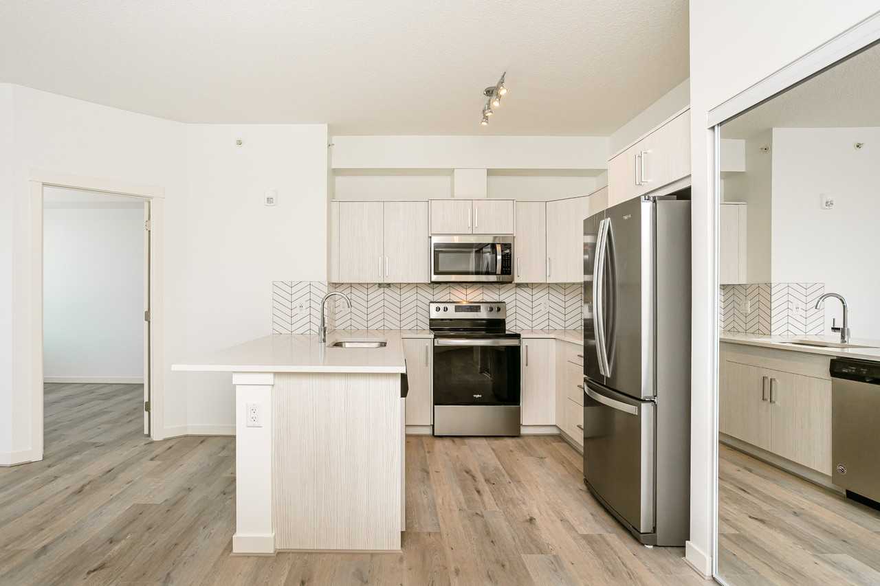 Solis at Giroux - Photo 6 of 50