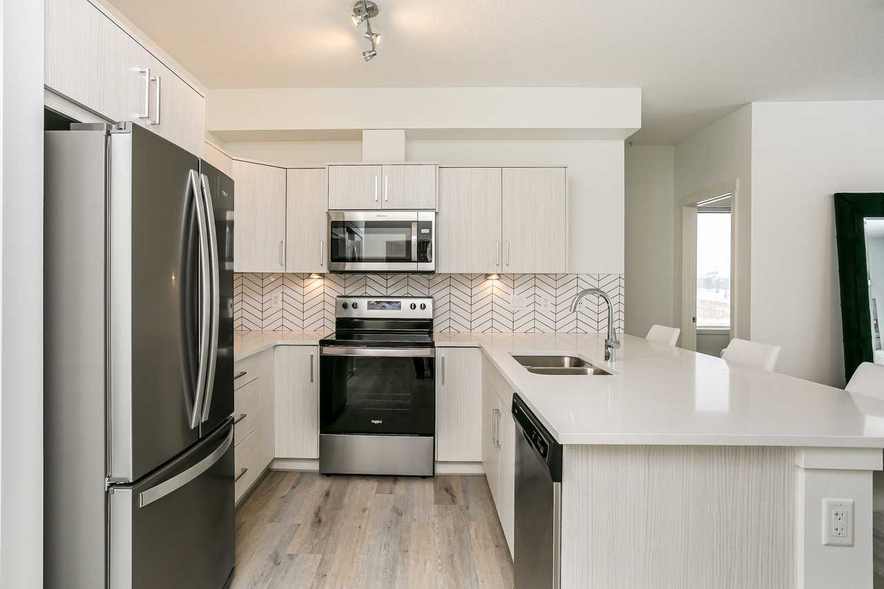 Solis at Giroux - Photo 7 of 50