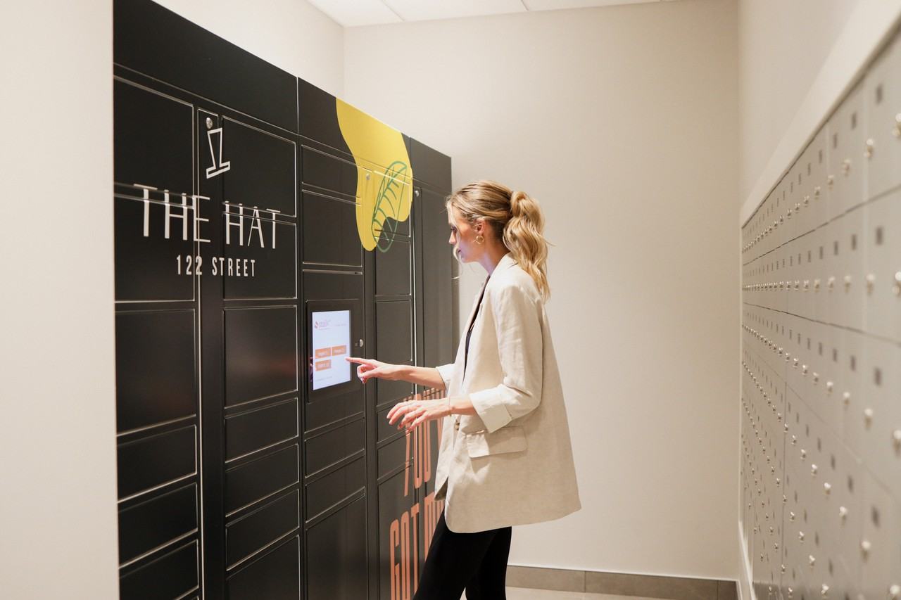 The Hat At 122 - Photo 5 of 50