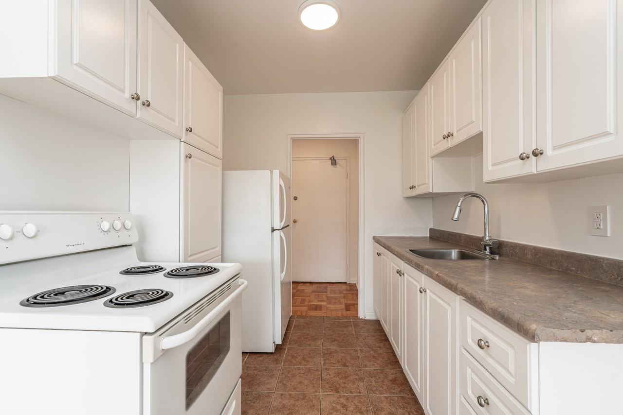 5 Mallory Gardens - Photo 2 of 16