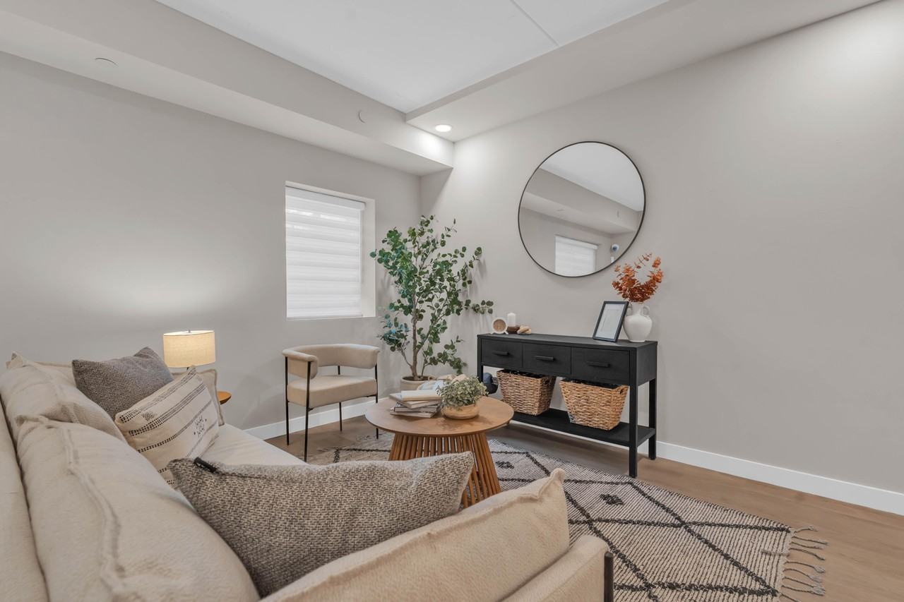 939 Chancellor Drive - Photo 4 of 24