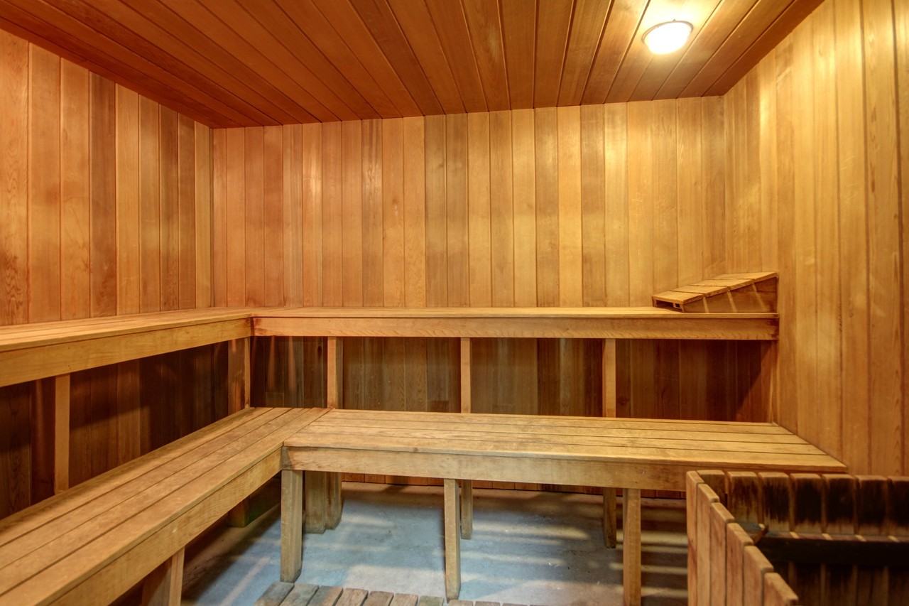 Les Tours Lakeshore - Photo 7 of 15