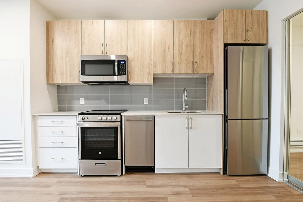 Fifth + Bank - Photo 7 of 29