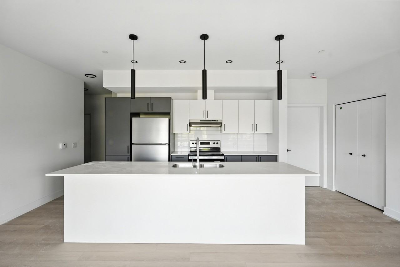 Vertigo - Photo 2 of 50