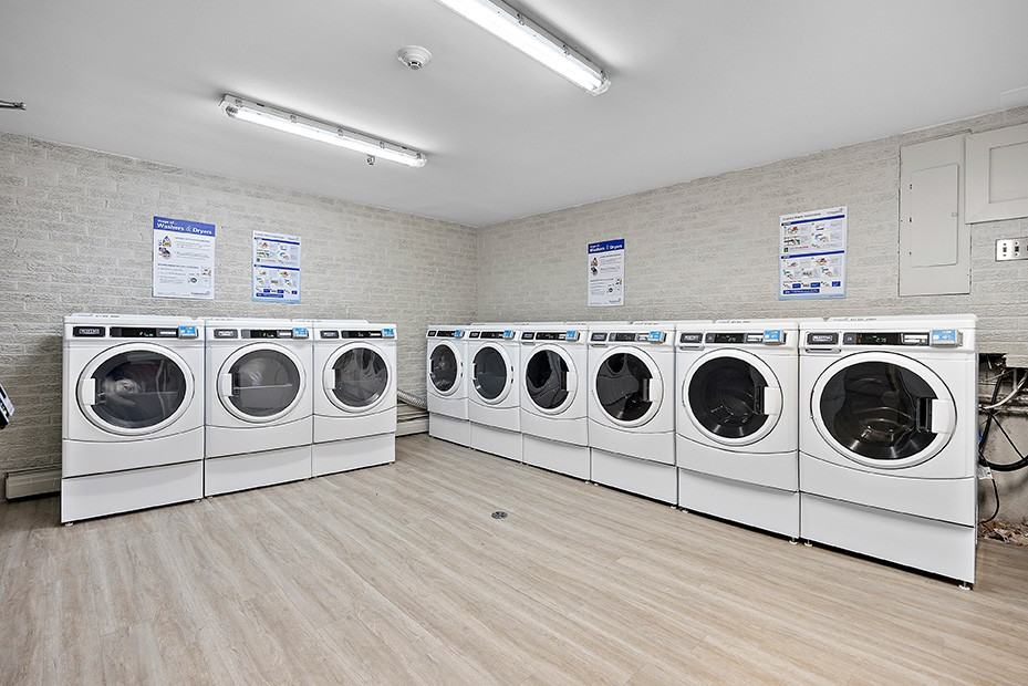 498 Queens Avenue - Photo 7 of 10