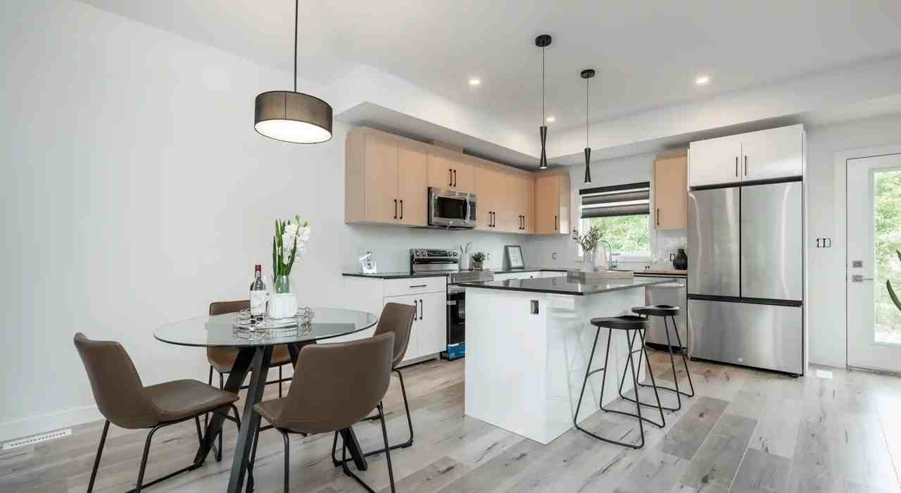 1475 Magnus Avenue - Photo 3 of 8