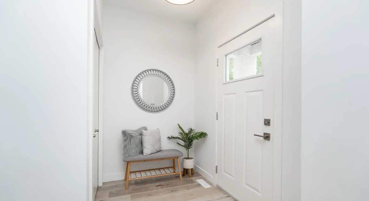 1499 Magnus Avenue - Photo 4 of 8