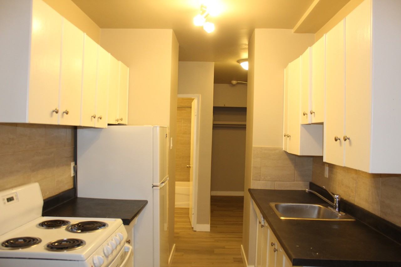 Shardan Manor - Photo 7 of 13