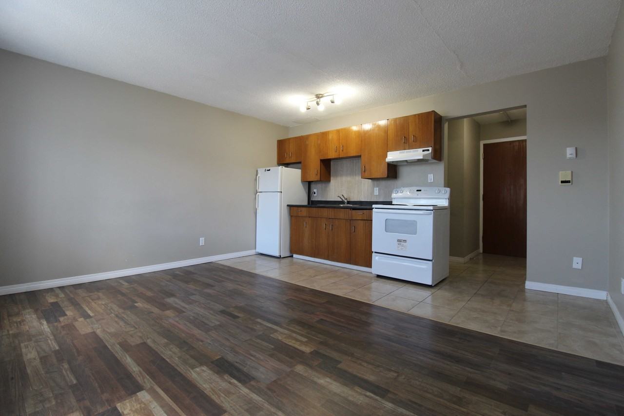 Grace Manor - Photo 6 of 7